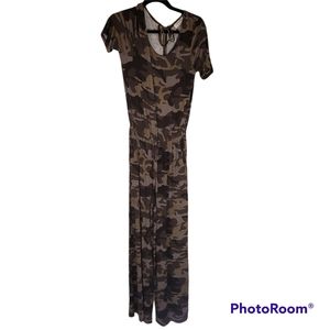 Zenana Camouflage jumpsuit.  Keyhole and tie in the back. Size small.